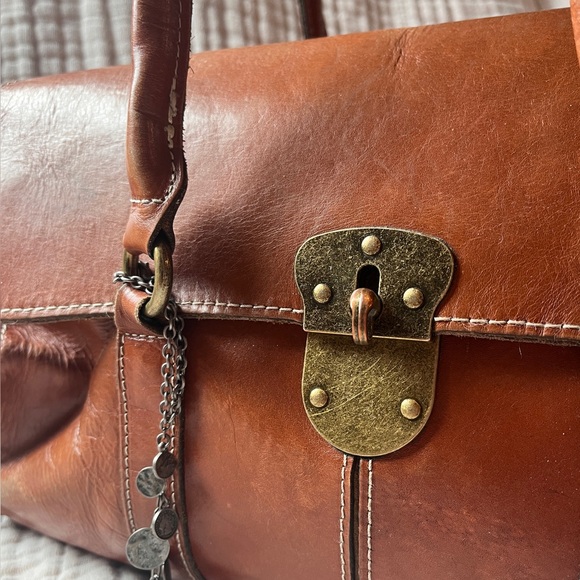Beautiful Carmel Leather Satchel - Picture 4 of 17